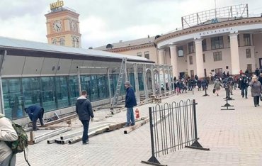 Укрзализныця пообещала демонтировать все МАФы на центральном вокзале Киева