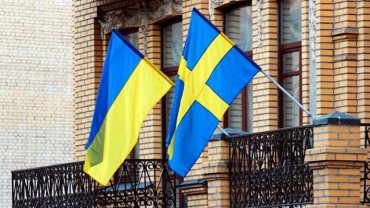 Пока шведы гуляют в ресторанах, украинцы вводят режим ЧС