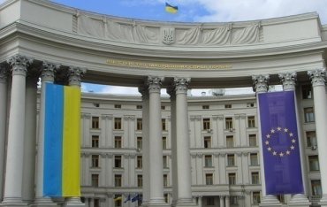 Работники посольства Украины в Польше попались на контрабанде