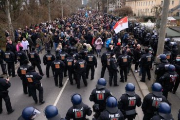 В Германии полицейские разогнали антикарантинные протесты