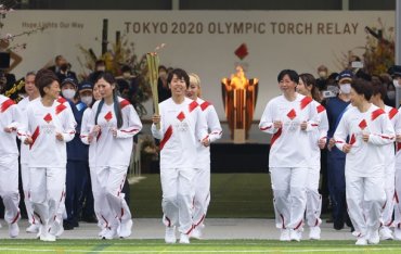 Факел с олимпийским огнем потух в первый день эстафеты