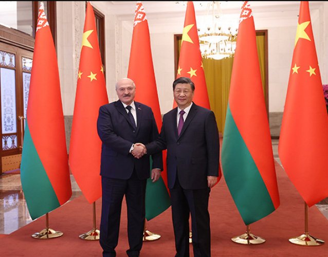 Всецело поддерживаем: Лукашенко обсудил с Си Цзиньпином китайские мирные инициативы