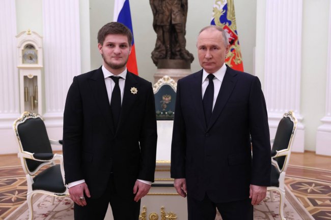 Путин поздравил 17-летнего сына Кадырова с бракосочетанием на личной встрече