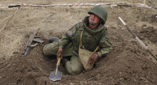 Российских военных отправляют на штурм укреплений с лопатами, - британская разведка
