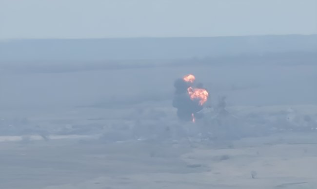 Под Бахмутом сбит российский бомбардировщик Су-24. Видео