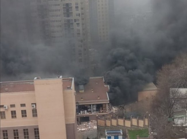 У Ростові-на-Дону пролунав вибух і почалася пожежа в будівлі ФСБ Росії. Відео