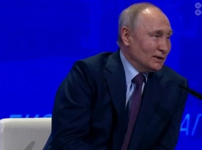 «Я девочка-припевочка»: Путін на зустрічі з бізнесменами прочитав частушку про Леніна. Відео