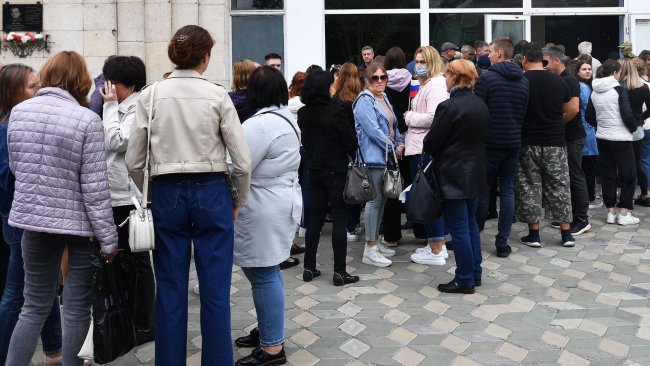 В Мелитополе оккупанты запретили все выплаты и расчеты для граждан без паспортов РФ