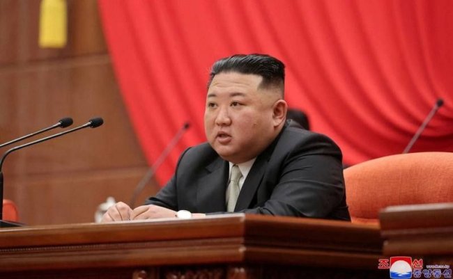 Ким Чен Ын пригрозил США и Южной Корее ядерным ударом и запустил ракету