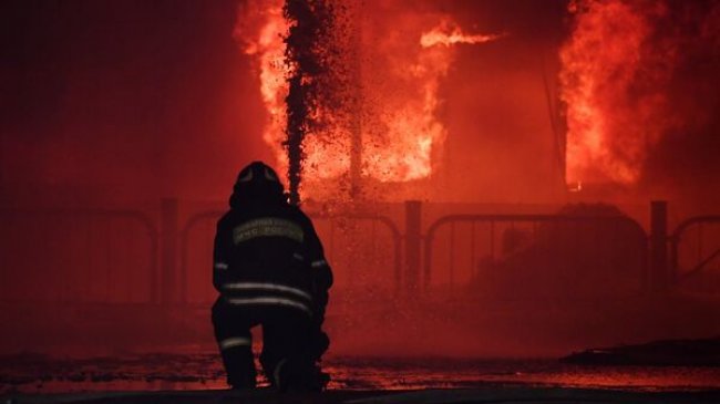 У підмосковному Довгопрудному спалахнула пожежа на хімзаводі