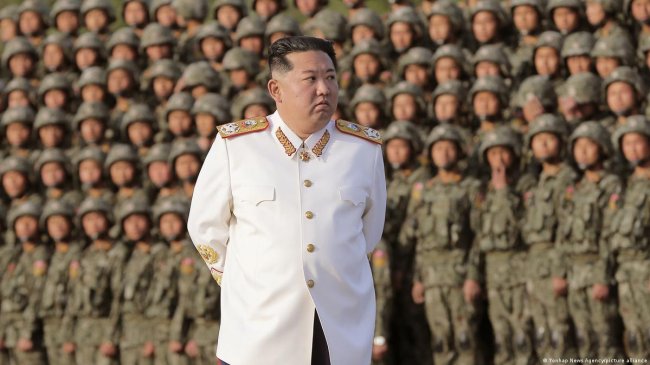 Кім Чен Ин після навчань закликав військових бути готовими до застосування ядерної зброї