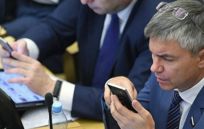 Співробітникам Кремля заборонили користуватися iPhone