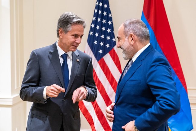 Блинкен пообщался с Пашиняном: США помогут Армении в мирных переговорах с Азербайджаном