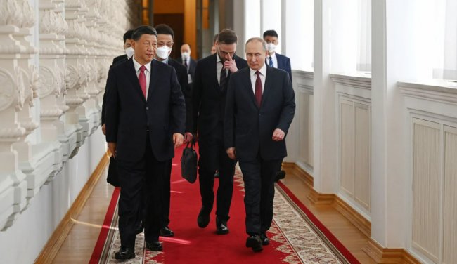 Встреча Си Цзиньпина и Путина никак не повлияла на войну в Украине - CNN