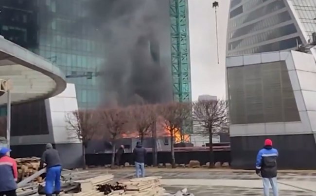 В столице РФ снова горит деловой комплекс “Москва-Сити”. Видео