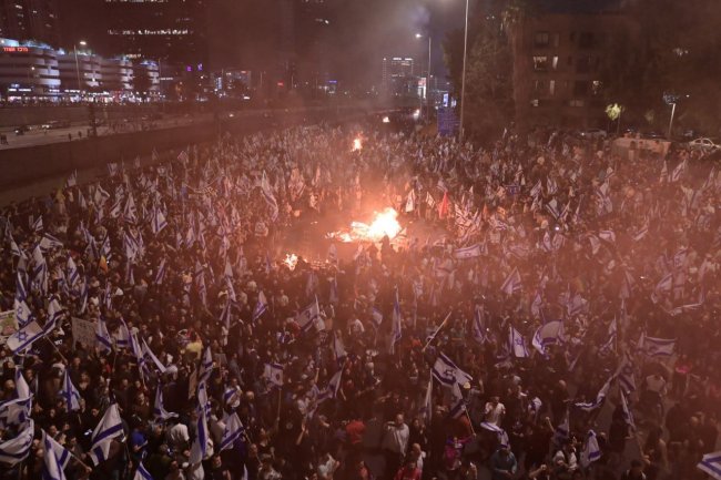 В Израиле сотни тысяч вышли на массовые протесты: произошли жесткие стычки с полицией