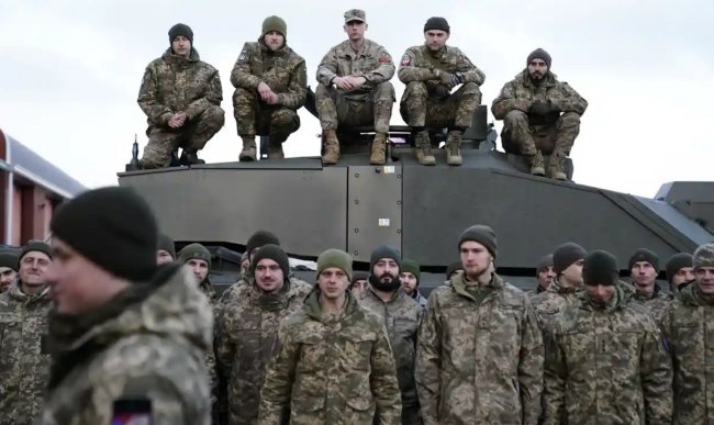 Готовы к контрнаступлению: украинские военные закончили обучения на британских танках Challenger 2