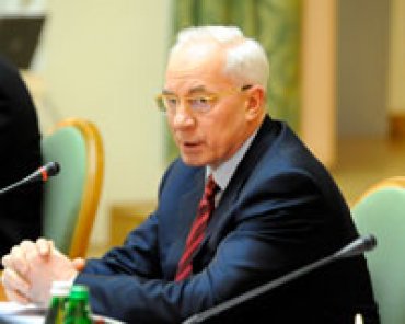 Азаров требует наказывать чиновников за незаконные проверки бизнеса