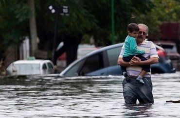 Папа Франциск пожертвовал $50 тыс. пострадавшим от наводнения жителям Аргентины