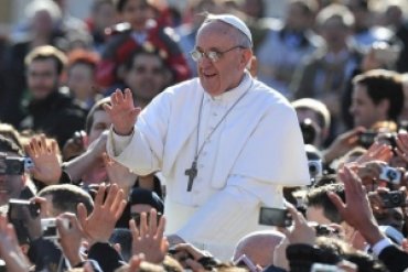 Папа Франциск продолжает нарушать традиции Ватикана