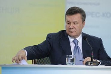 Янукович получил право подписать законы, принятые на выездной сессии Рады