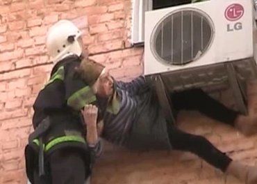 97-летняя бабушка из Ровно выжила, выпав из окна многоэтажки