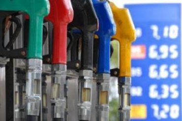 Зарплату украинцев привязали к бензину