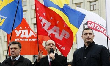 Кличко, Яценюк и Тягнибок требуют немедленно освободить Тимошенко