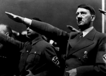Гитлера лишили звания почетного гражданина города Норторф