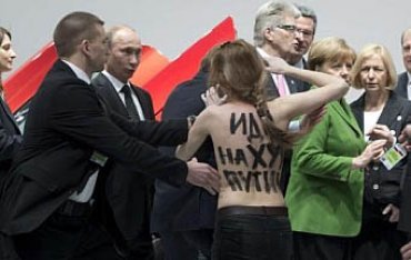 Дело FEMEN о топлес-атаке на Путина передано в прокуратуру