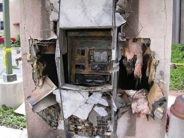 Злоумышленники научились взламывать банкоматы при помощи SMS