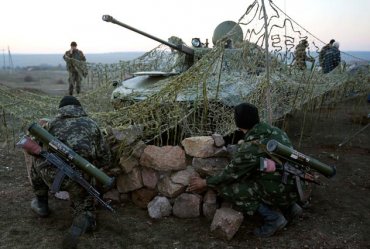 Украинская армия роет на границе с Россией окопы и готовится к обороне