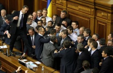 Конституционный суд Украины за отмену депутатской неприкосновенности