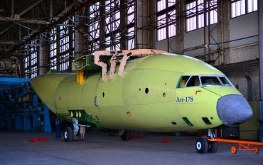 Украина поднимает в небо новейший военно-транспортный самолет