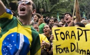 В Бразилии требуют импичмента президента