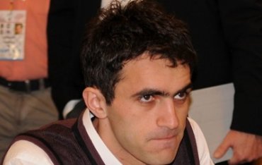 Чемпиона Грузии по шахматам наказали за подглядывание в смартфон