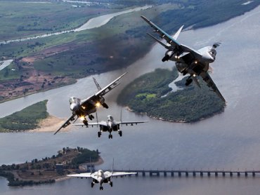 Россия перебросила под Ростов десятки самолетов и вертолетов
