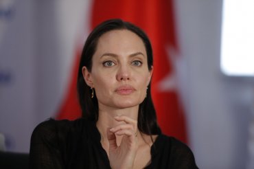 Анджелина Джоли госпитализирована c анорексией