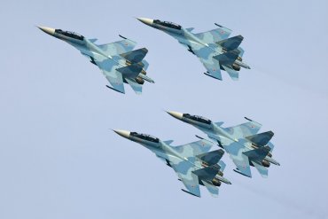 В Крыму поднята штурмовая авиация, тяжелая техника и спецназ