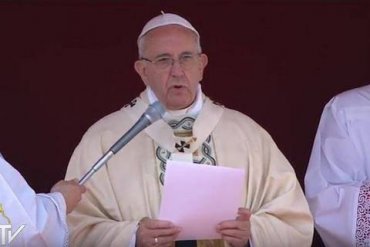 Папа Франциск призвал церковь терпимее относиться к геям