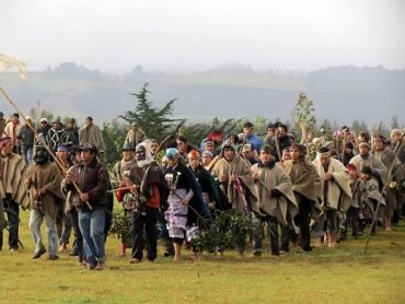 В Чили местные индейцы сожгли католическую часовню