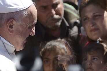 Папа Франциск увез с собой из Греции 12 сирийских беженцев