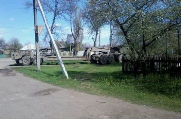 В ДНР танк упал с моста на железную дорогу