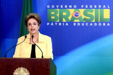 Бразильские депутаты проголосовали за импичмент президента