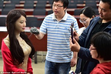 В Китае создали первого фотореалистичного робота-девушку