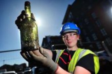 В Англии строители откопали исторический паб с нетронутыми бутылками бренди