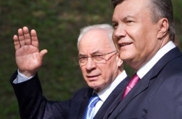 Янукович и Азаров получили российское гражданство и легализовали украденные миллионы