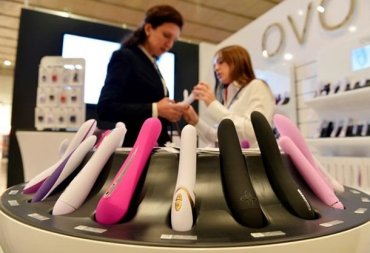 Российские секс-шопы набирают девушек для «тестирования игрушек»