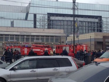 В Санкт-Петербурге закрыты все станции метро, в аэропортах режим ЧС