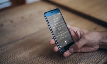 На пути к искусственному интеллекту: Siri будет узнавать владельца по голосу